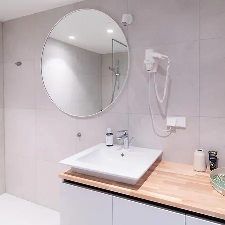 Revalia Vektor Fantastic View *