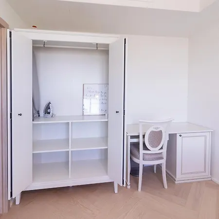 Revalia Vektor Fantastic View *