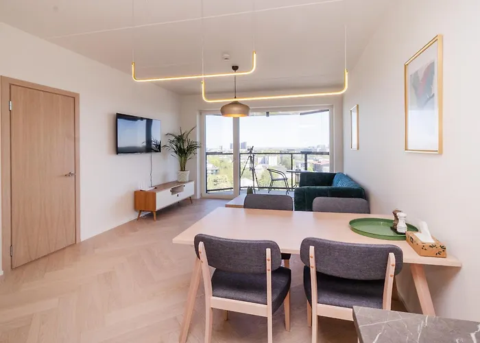 Revalia Vektor Fantastic View